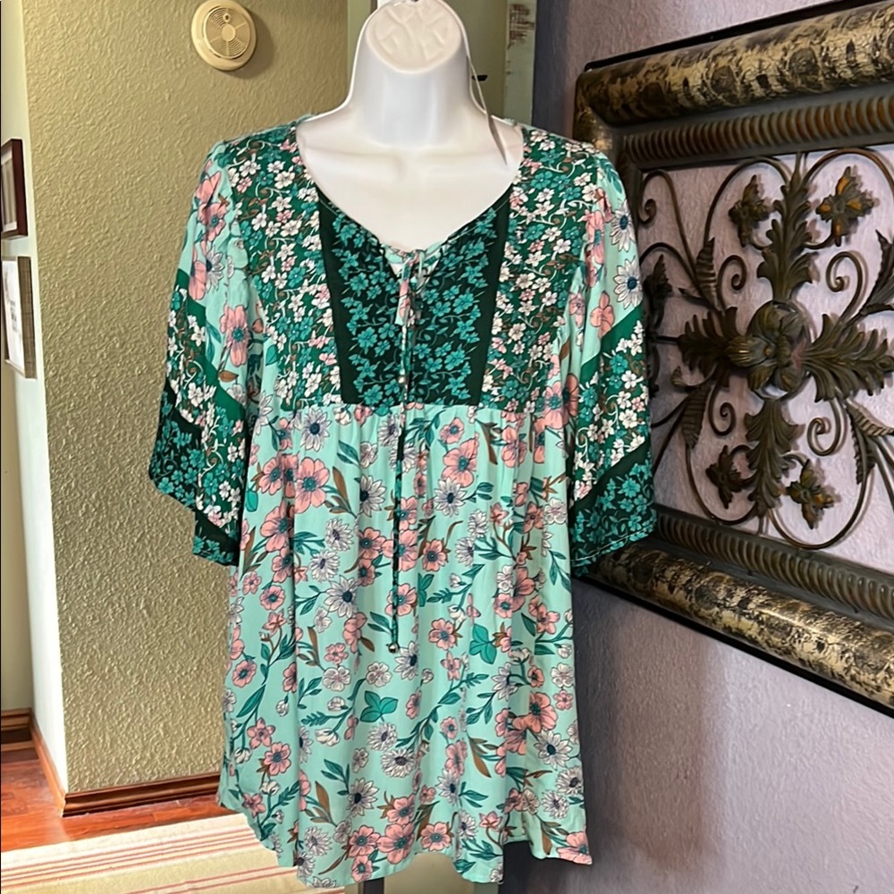 NWT Giguo Green and Pink Floral Tie Front Blouse